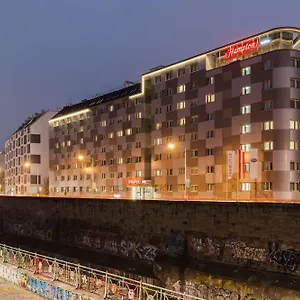 Hampton By Hilton West Bécs